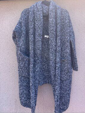 NWOT Luzabelle Beautiful Heathered Grey Drape Front Sweater - L